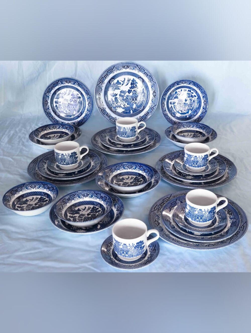 Beautiful Churchill Blue Willow 5 Place Settings. Made In England!